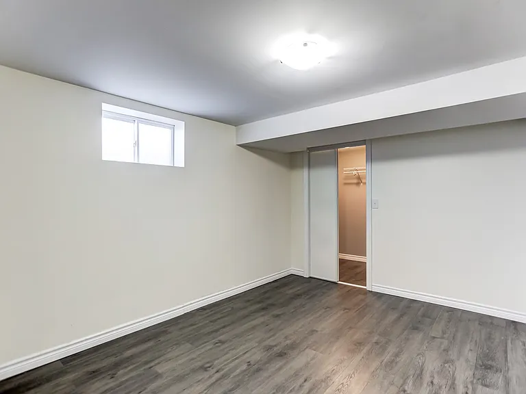 5 Daphne Cres #BASEMENT — Photo 8
