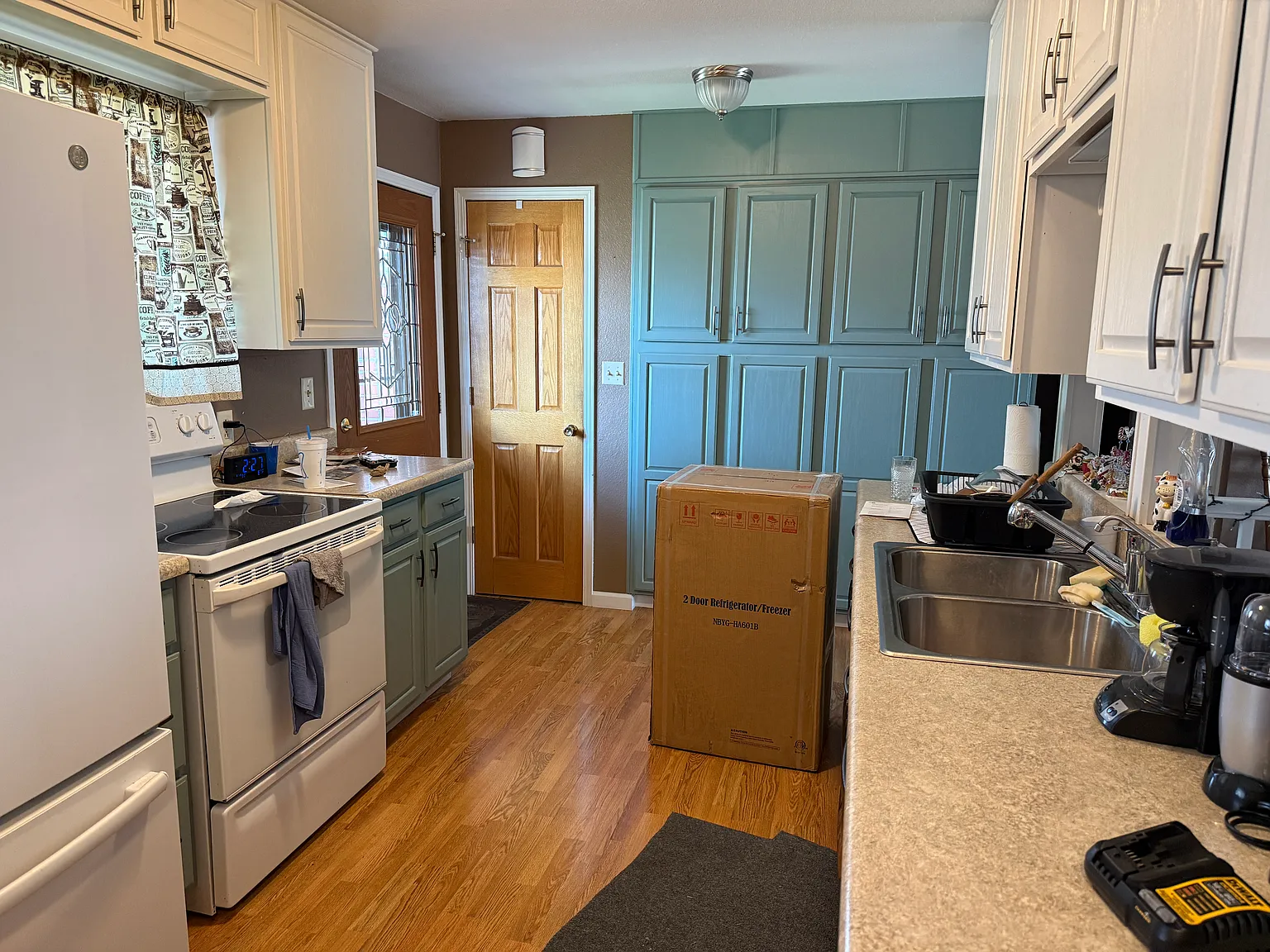 4 bed, 2106 sqft, $1,100 — Photo 2