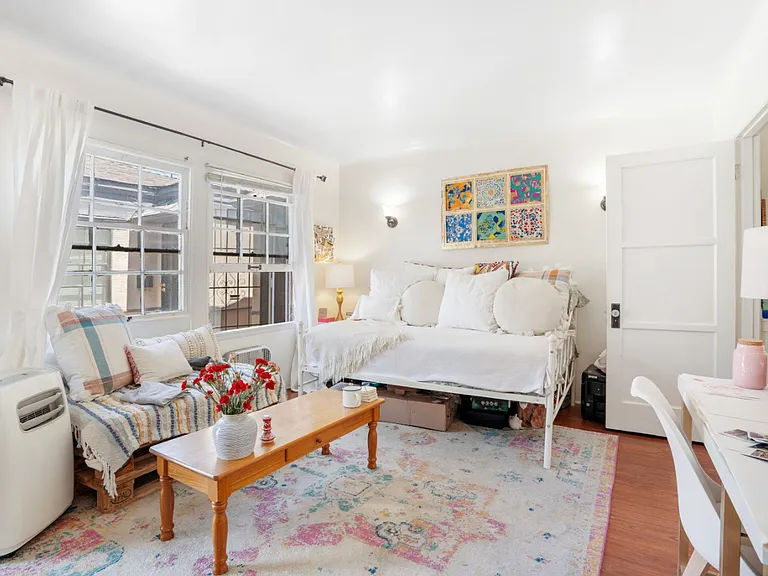 807 W. 30th St. — Photo 12