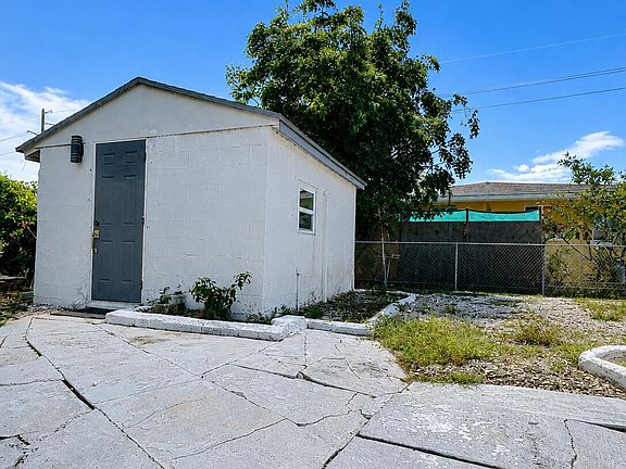 2nd image of 173 W 16th St