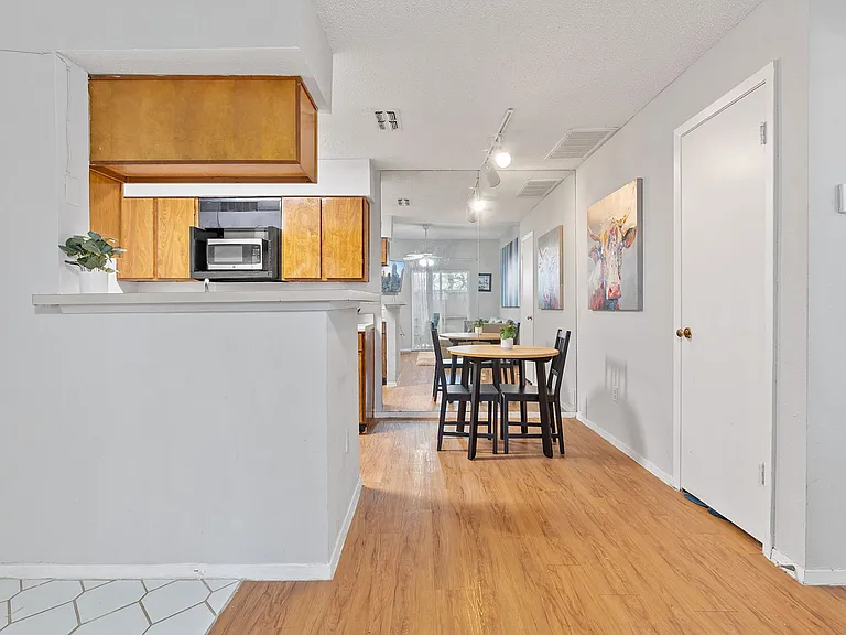 114 E 31st St #115 — Photo 15