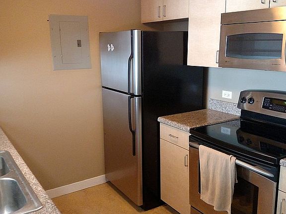 5th image of 425 W Beech St Unit 1308