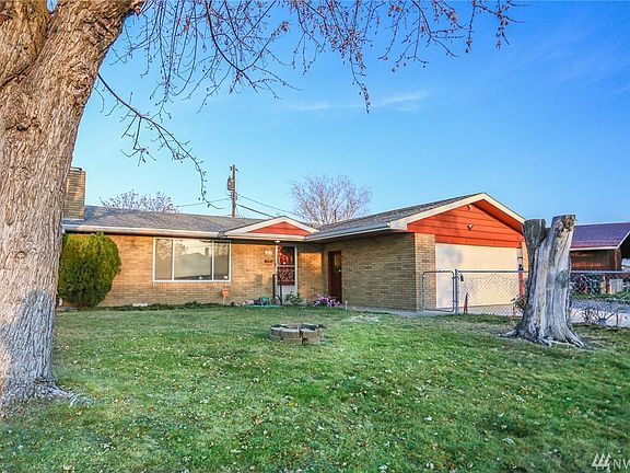 2nd image of 1011 S Dahlia Dr