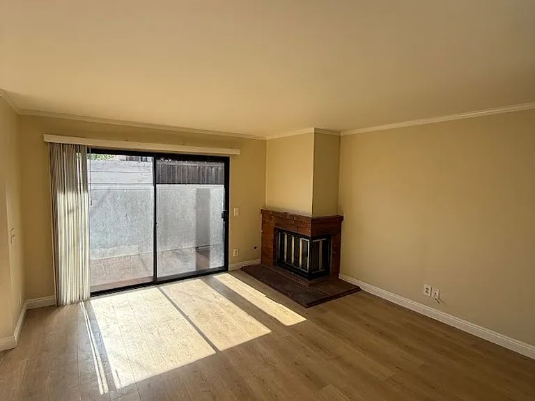 2394 Royal Ave #30 — Photo 10