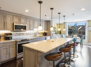 390 Commonwealth Ave APT 211, Boston, MA 02215