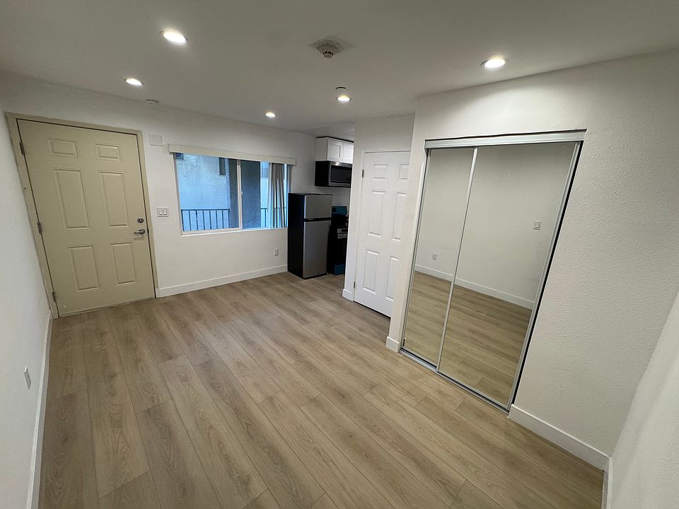 1st image of 3821 Mentone Ave #100