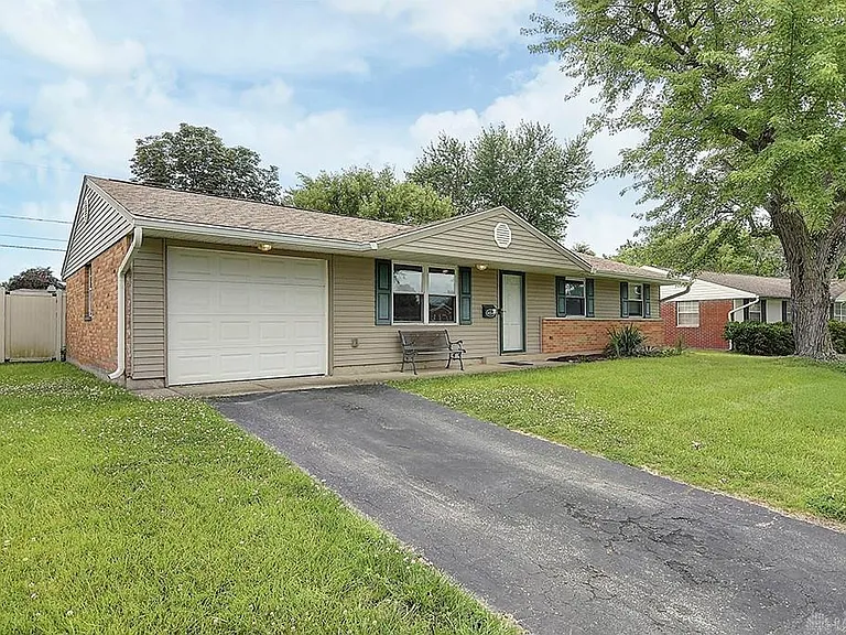 4554 Powell Rd — Photo 3