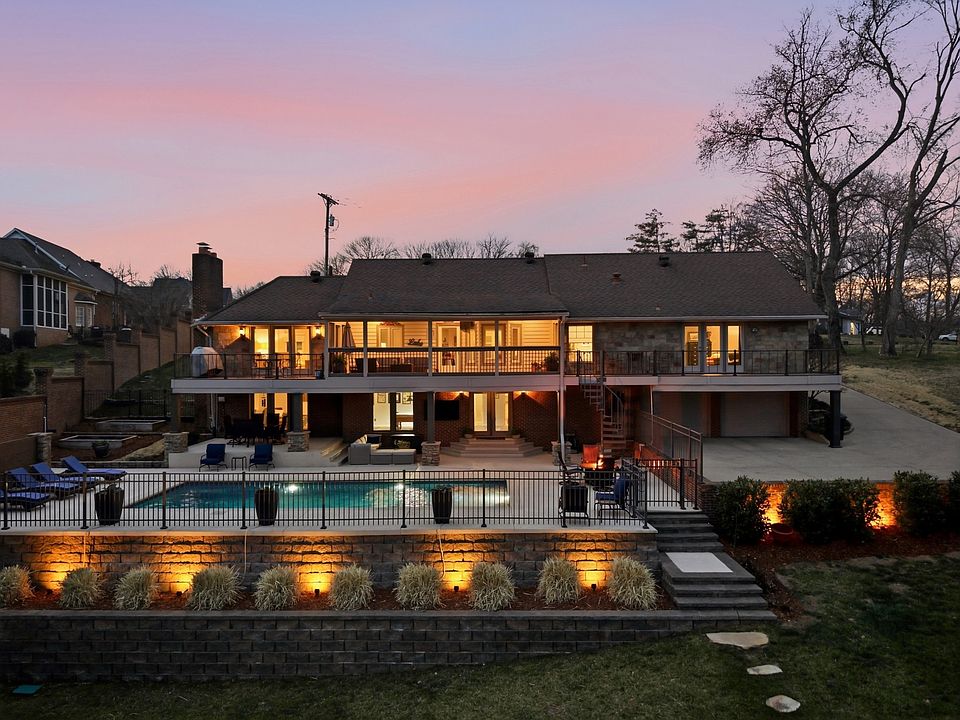 1st image of 123 Valley Brook Dr