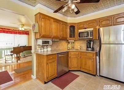 3rd image of 2116 Fir St