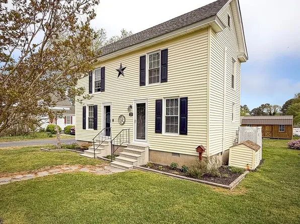 25 Powellton Ave, Wachapreague, VA 23480