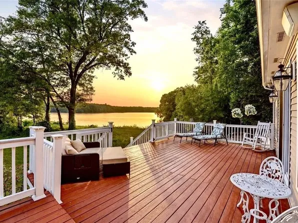 12 Woodlake Dr, Johnston, RI 02919