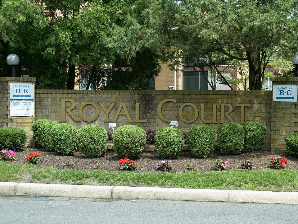 Main entrance to Royal Court Apartments