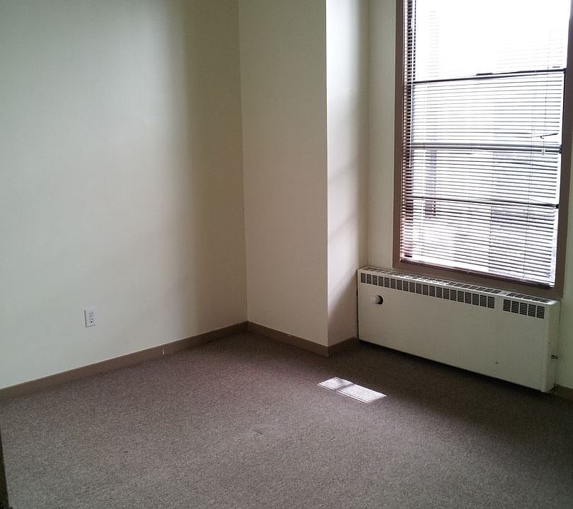 1st image of 1000 Howard St APT 402