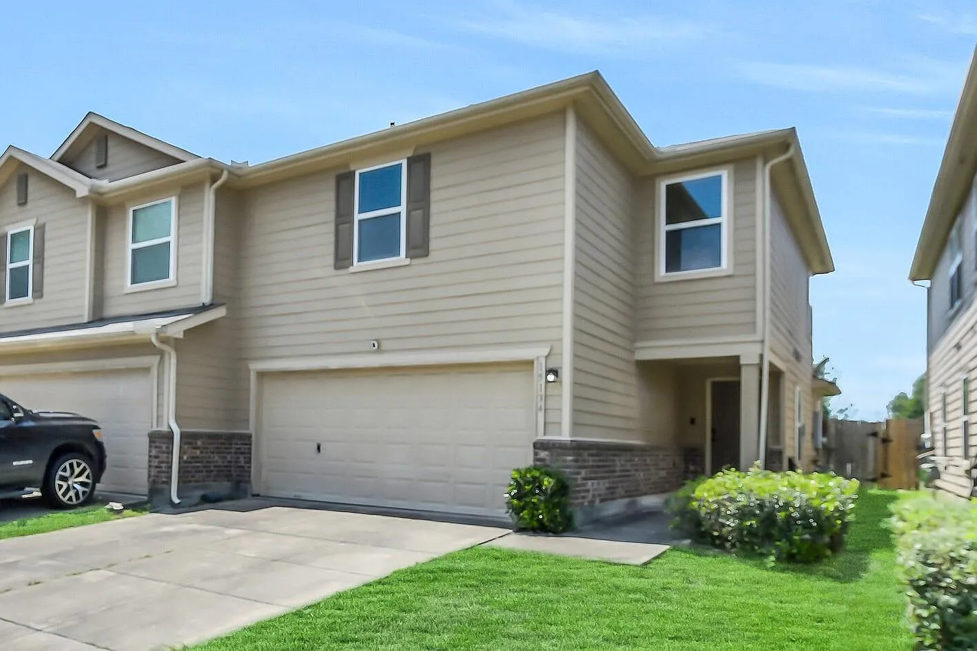 3 bed, 2.5 bath, 1695 sqft, $1,900 — Photo 1