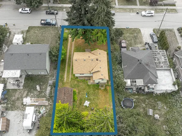 715 Roderick Ave, Coquitlam, BC V3K 1P6