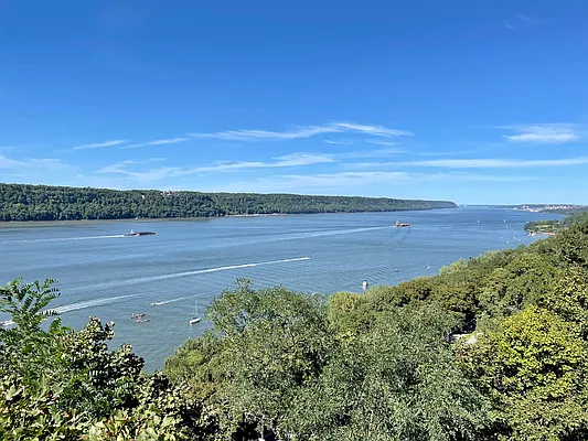 Rented by Bond New York | media 4