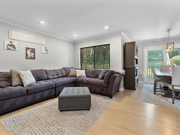 3rd image of 27 Pennybrook Lane