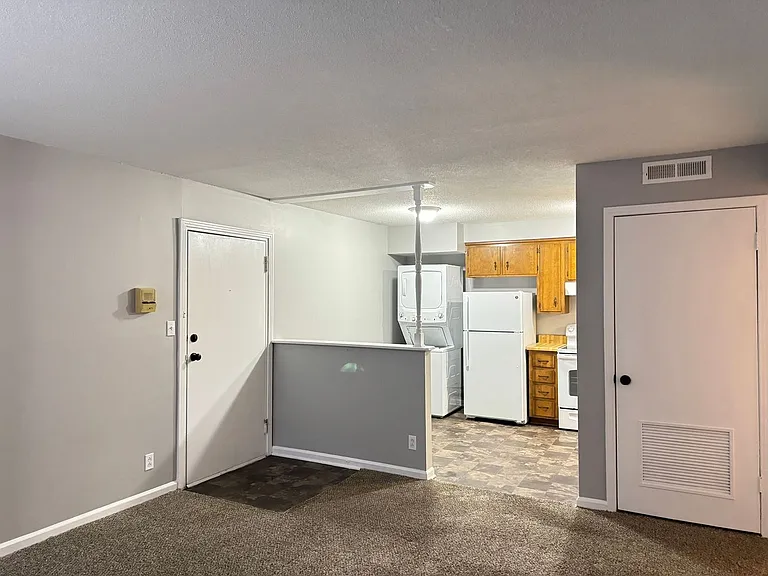 526 Main St — Photo 2