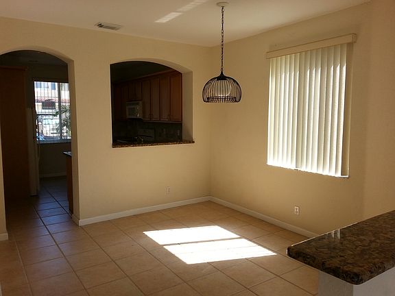 4th image of 3040 N Evergreen Cir
