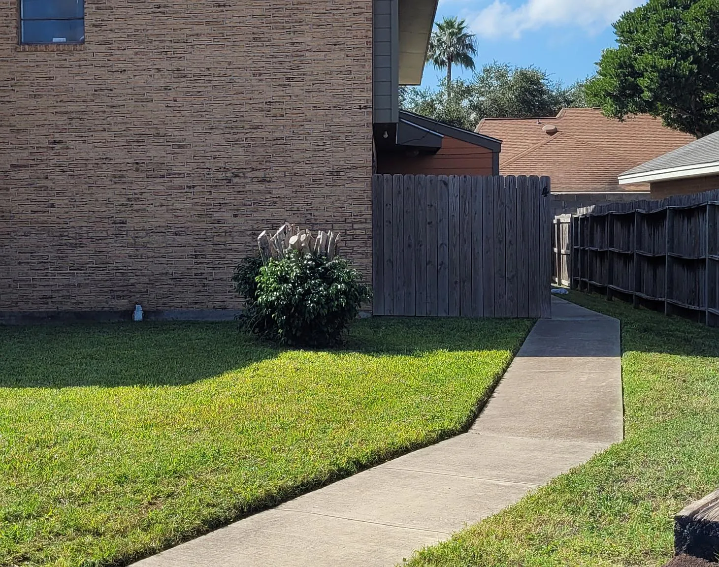 2 bed, 1045 sqft, $835 — Photo 2