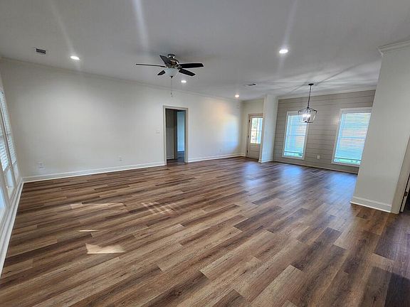5th image of 109 Fawns Rest Ct