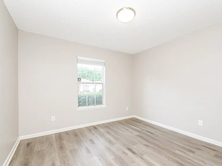 1266 Summit Oaks Dr E — Photo 13