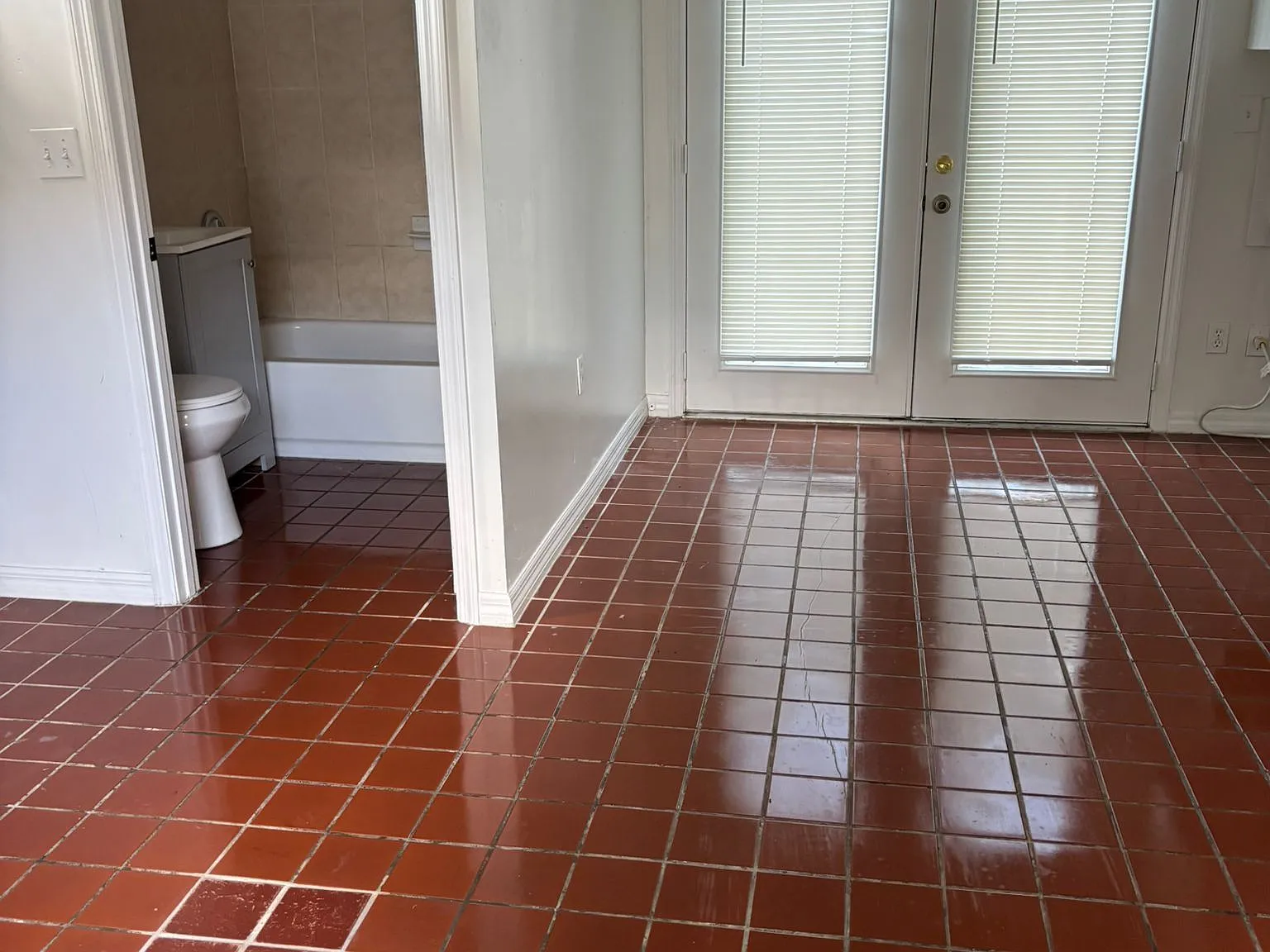 2 bed, 1200 sqft, $1,600 — Photo 2