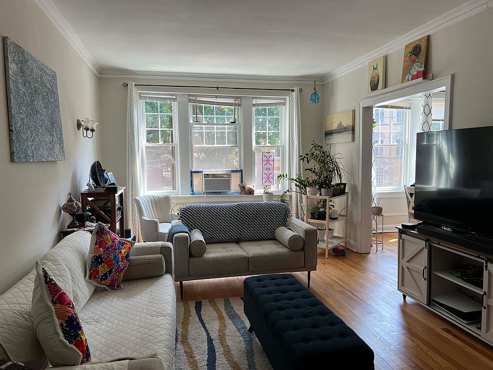 1st image of 4930 W Cuyler Ave #1S