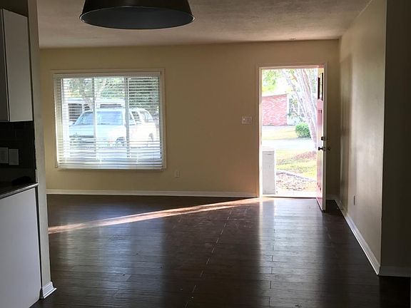 2nd image of 3075 Wood St