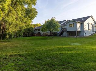 323 Creekside Dr, Buffalo, MN 55313