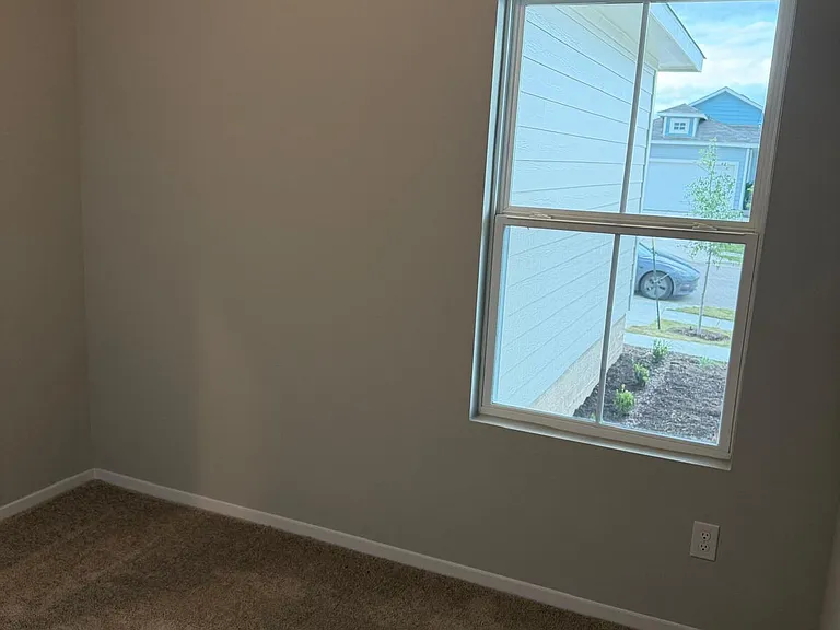 2615 Derwent Dr — Photo 11