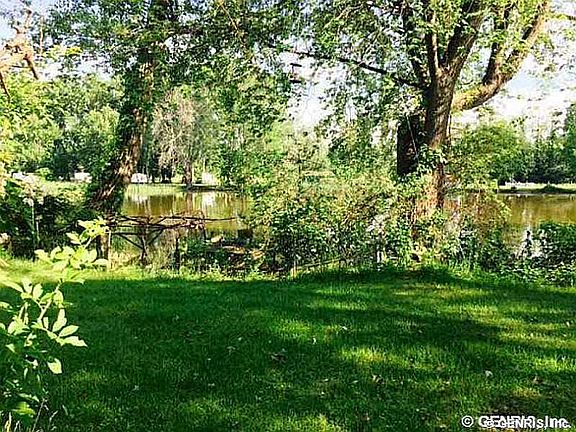5th image of 220 Canal Dr W