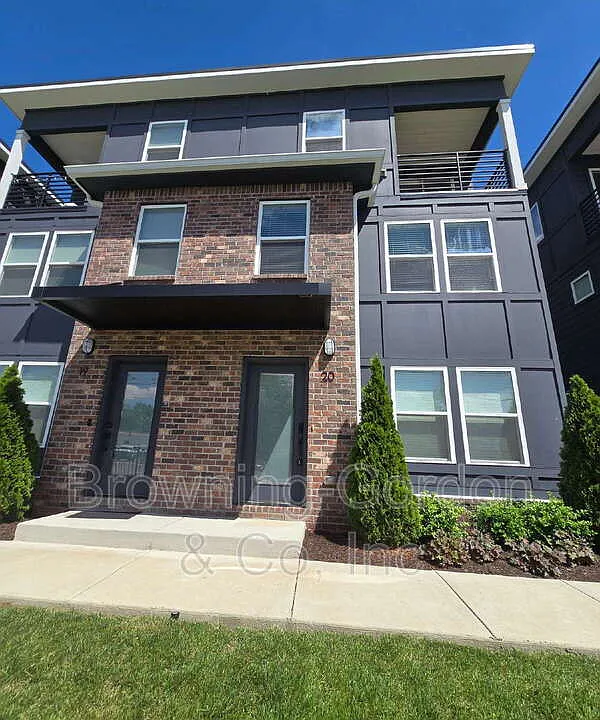 102 Duke St #20