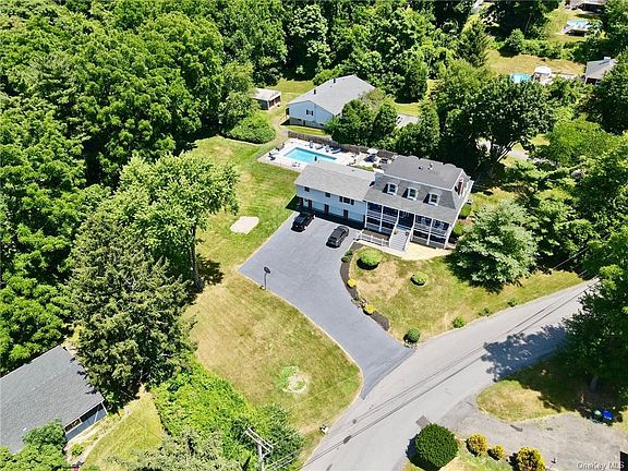 2nd image of 9 Echo Ln #A