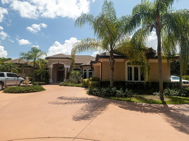 8480 Man O War Rd — Photo 3