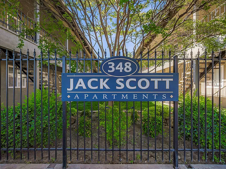 348 W Sacramento Ave — Photo 2