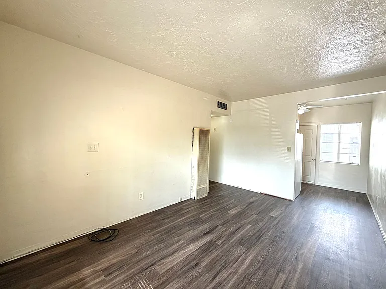 Dodge Fairmount Apartments — Photo 5