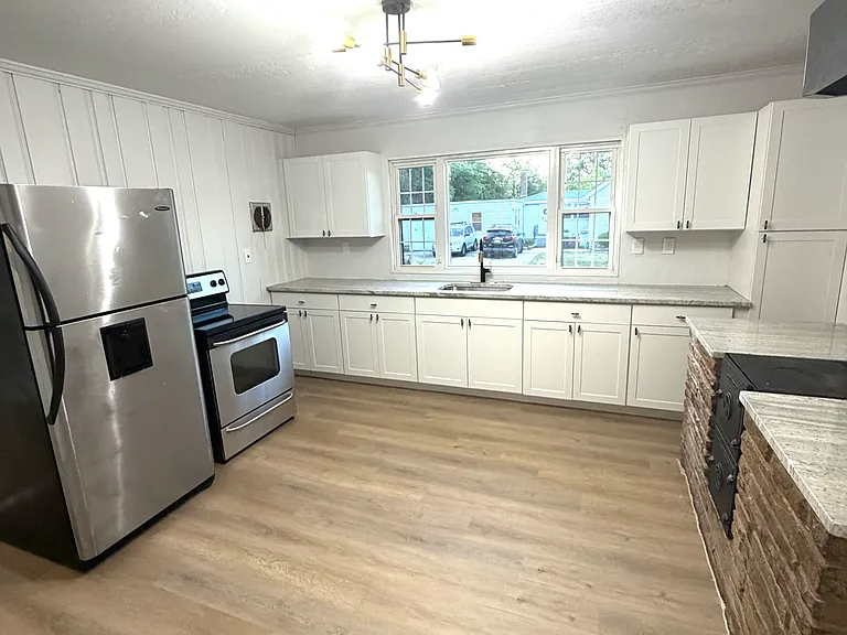 100 Fischer Blvd — Photo 4