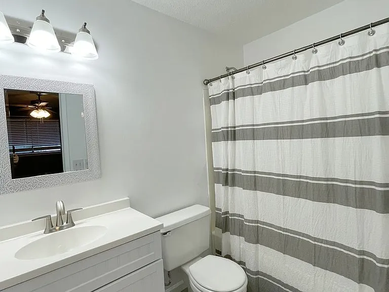 308 Woodrow St E #F — Photo 11