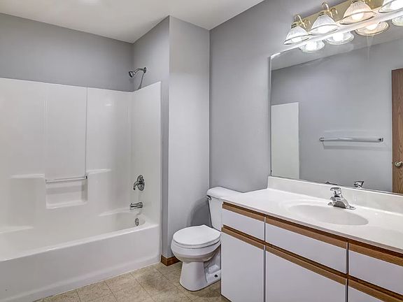 5th image of 3121 Oak Knoll Dr #17532563