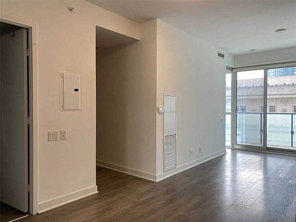 3rd image of 15 Grenville St #1001