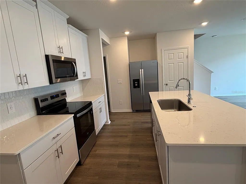 3 bed, 2.5 bath, 1566 sqft, $2,200 — Photo 4