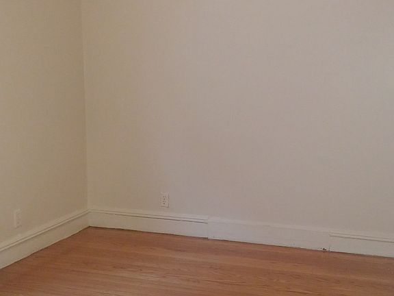 4th image of 303 N Day St #2