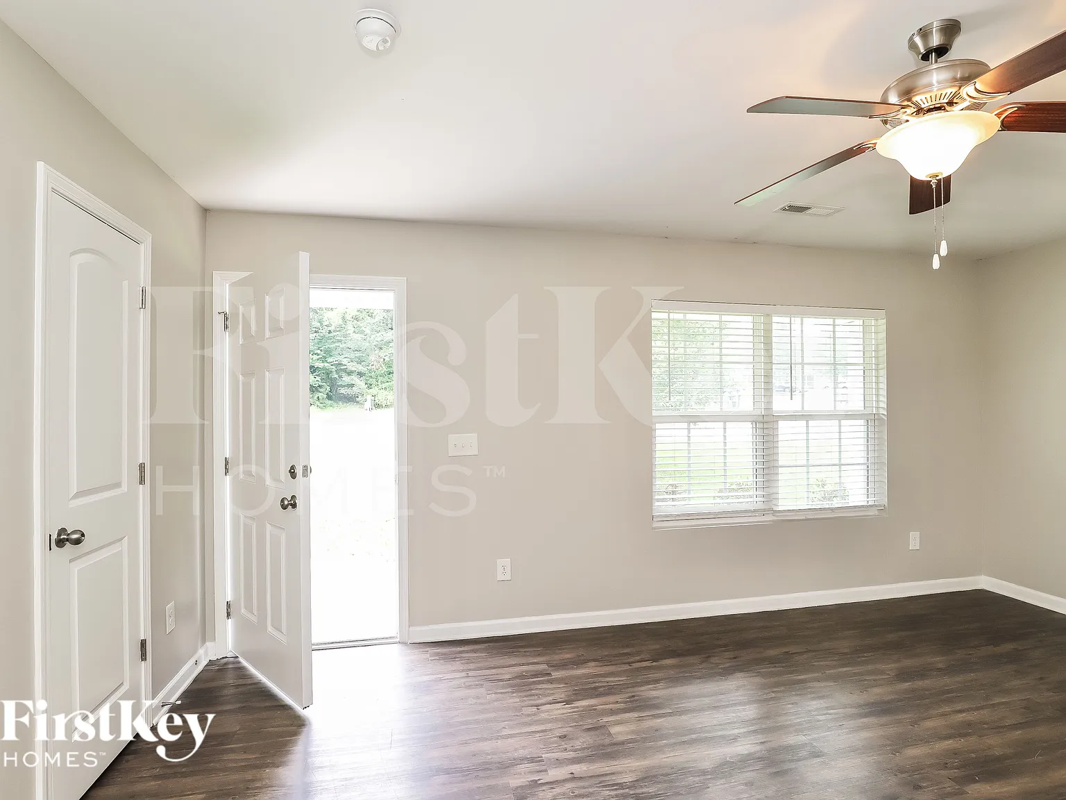 4 bed, 2.5 bath, 1601 sqft, $1,910 — Photo 3