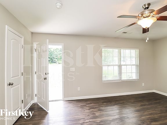 3rd image of 2204 Matthew Oaks Ct