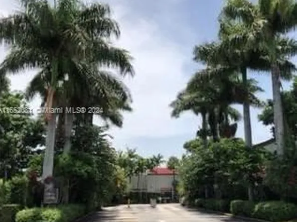 4716 SW 67th Ave APT D2, Miami, FL 33155