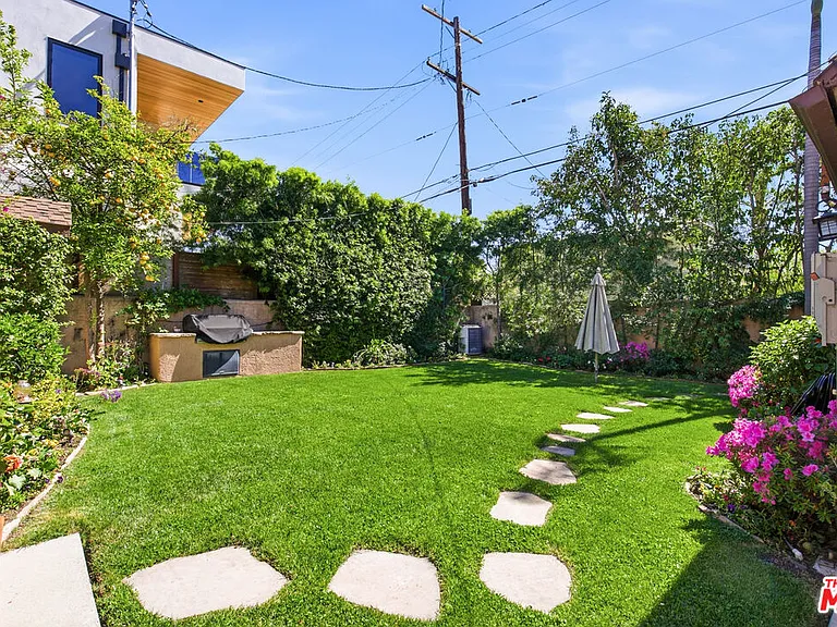 8424 W 4th St — Photo 2