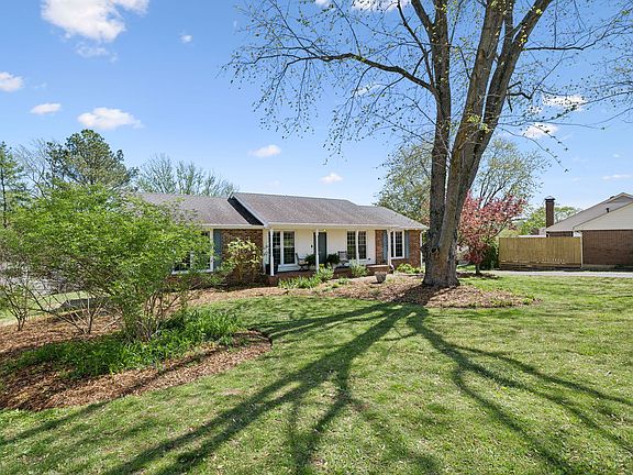3rd image of 709 Countrywood Dr