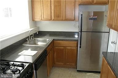 5th image of 10415 Montrose Ave APT 301