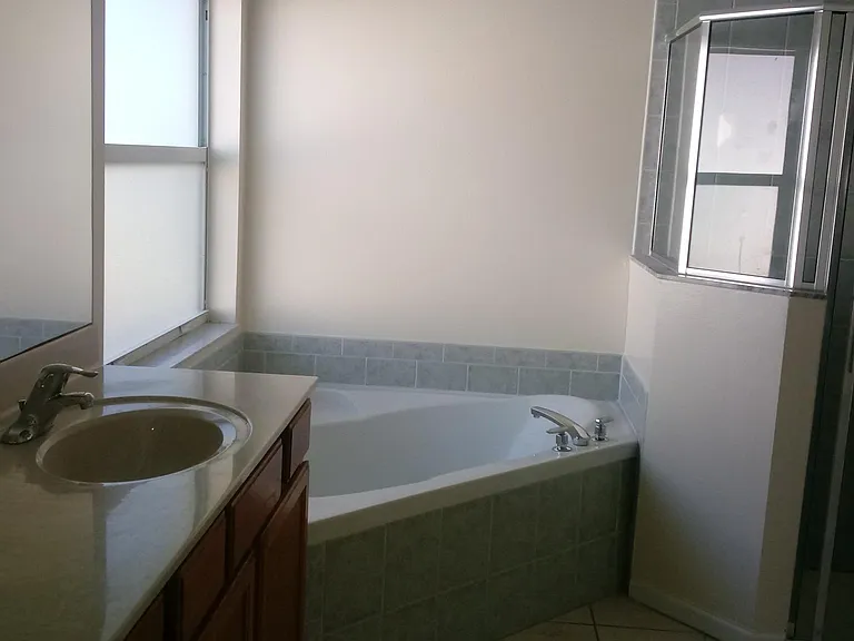 229 SW Chelsea Ter — Photo 11